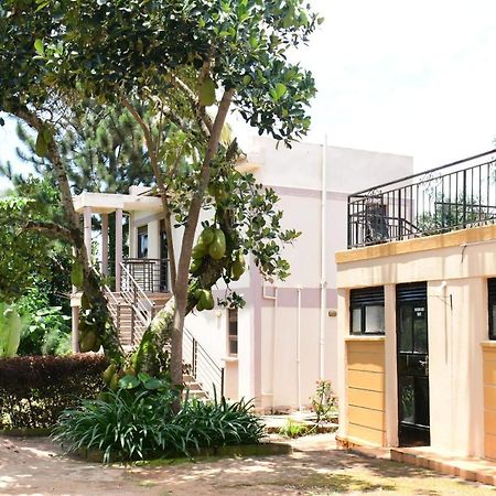 Golden Cherries Guest House Jinja Buitenkant foto