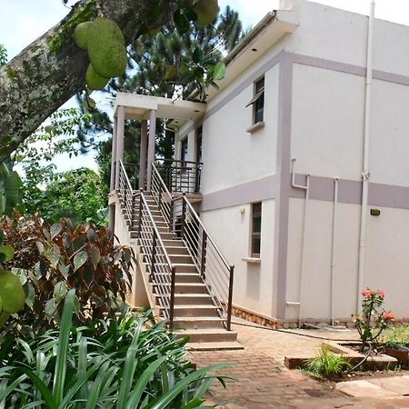 Golden Cherries Guest House Jinja Buitenkant foto