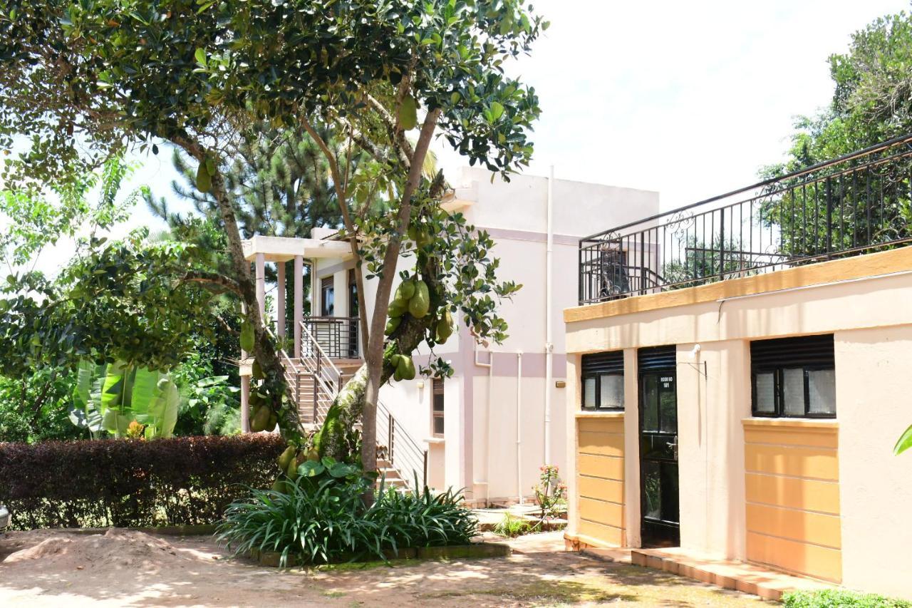 Golden Cherries Guest House Jinja Buitenkant foto