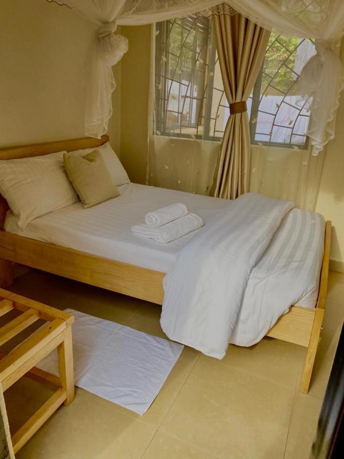 Golden Cherries Guest House Jinja Buitenkant foto