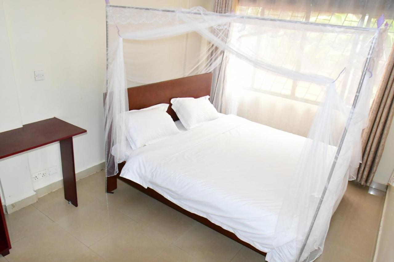 Golden Cherries Guest House Jinja Buitenkant foto
