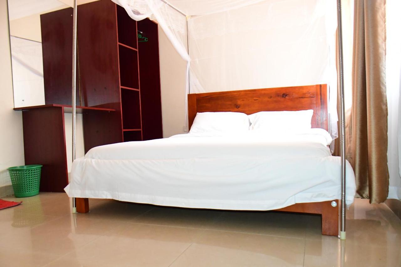 Golden Cherries Guest House Jinja Buitenkant foto