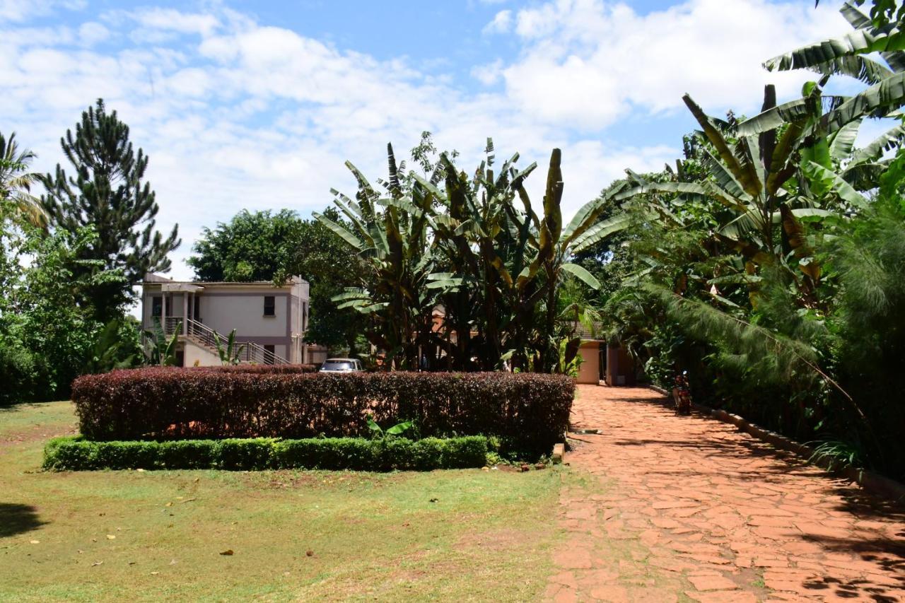 Golden Cherries Guest House Jinja Buitenkant foto