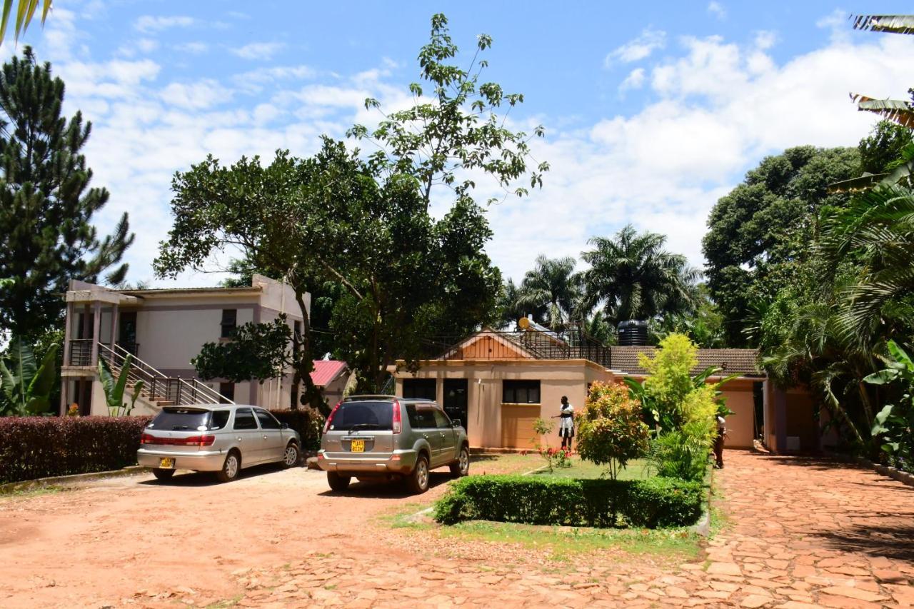 Golden Cherries Guest House Jinja Buitenkant foto