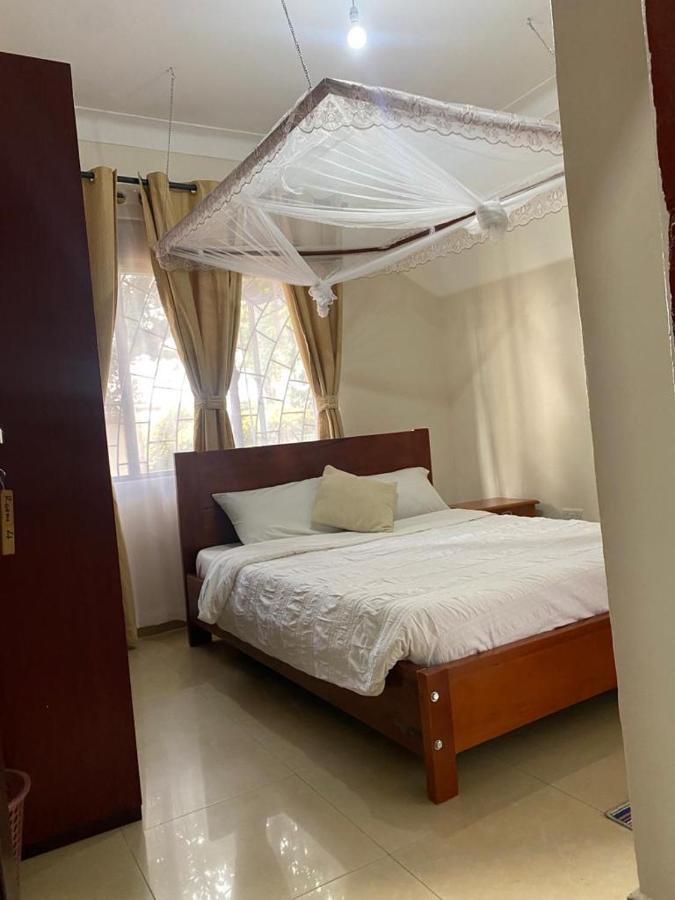 Golden Cherries Guest House Jinja Buitenkant foto