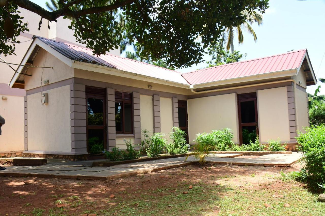 Golden Cherries Guest House Jinja Buitenkant foto