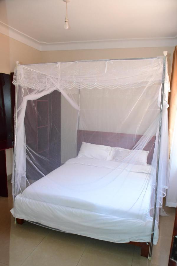 Golden Cherries Guest House Jinja Buitenkant foto