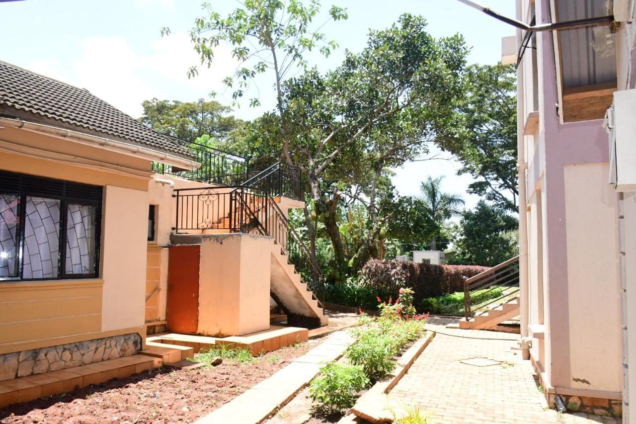 Golden Cherries Guest House Jinja Buitenkant foto